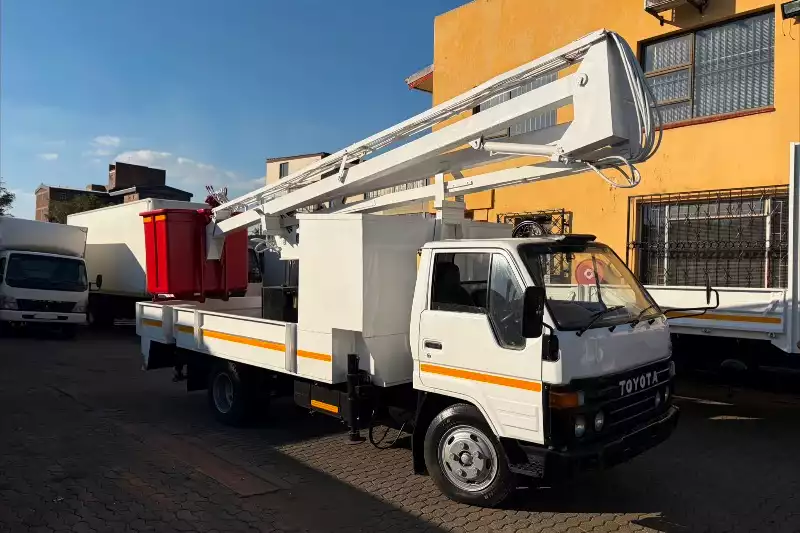 Toyota Dyna Cherry picker trucks